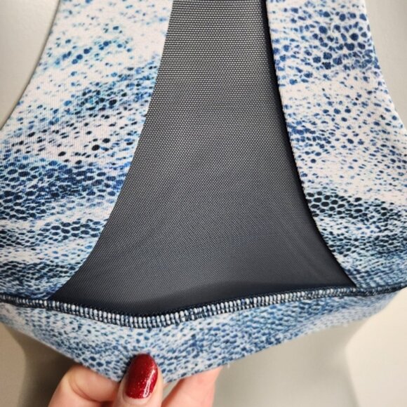 Lululemon Invigorate Bra Mesh in Scape Multi - Picture 6 of 11